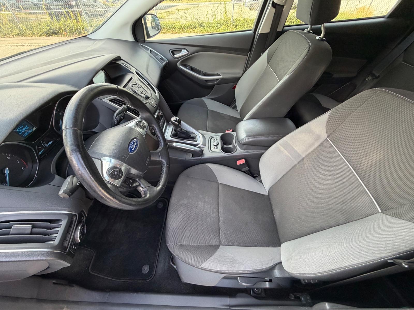 Ford Focus 2012 — photo 13