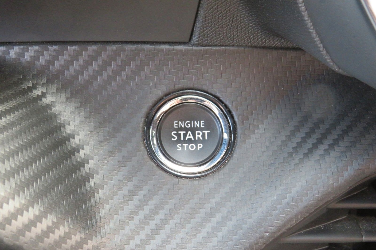 Fahrzeugabbildung Peugeot 2008 e- GT PDC KAMERA NAVI SITZH.