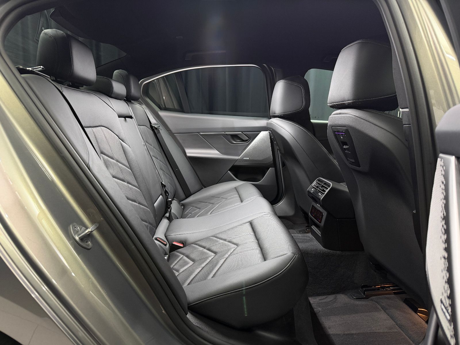 Fahrzeugabbildung BMW 520i M SPORT|H&K|360°|INDIVIDUAL|GESTIK|SHADOW