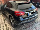 Mercedes-Benz GLA 250 4MATIC DCT - - Mercedes-Benz GLA 250 von privat