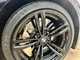 BMW M3 3-serie DCTA *Keramisch* BLACK EDITION / Carb - mit Benzin-Antrieb: Schwarz, mit Navigationssystem, Limousine