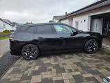 BMW iX xDrive40 - - schwarze BMW iX