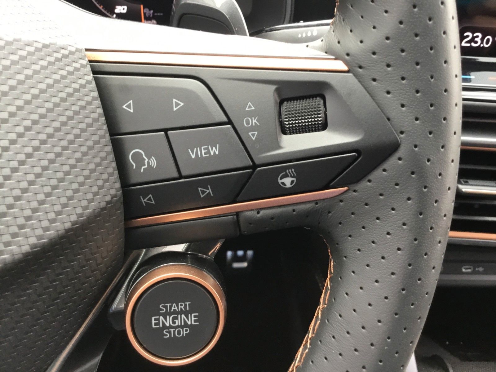 Fahrzeugabbildung CUPRA Formentor 1.5 eTSI DSG +AHK+Navi+18"+TopView