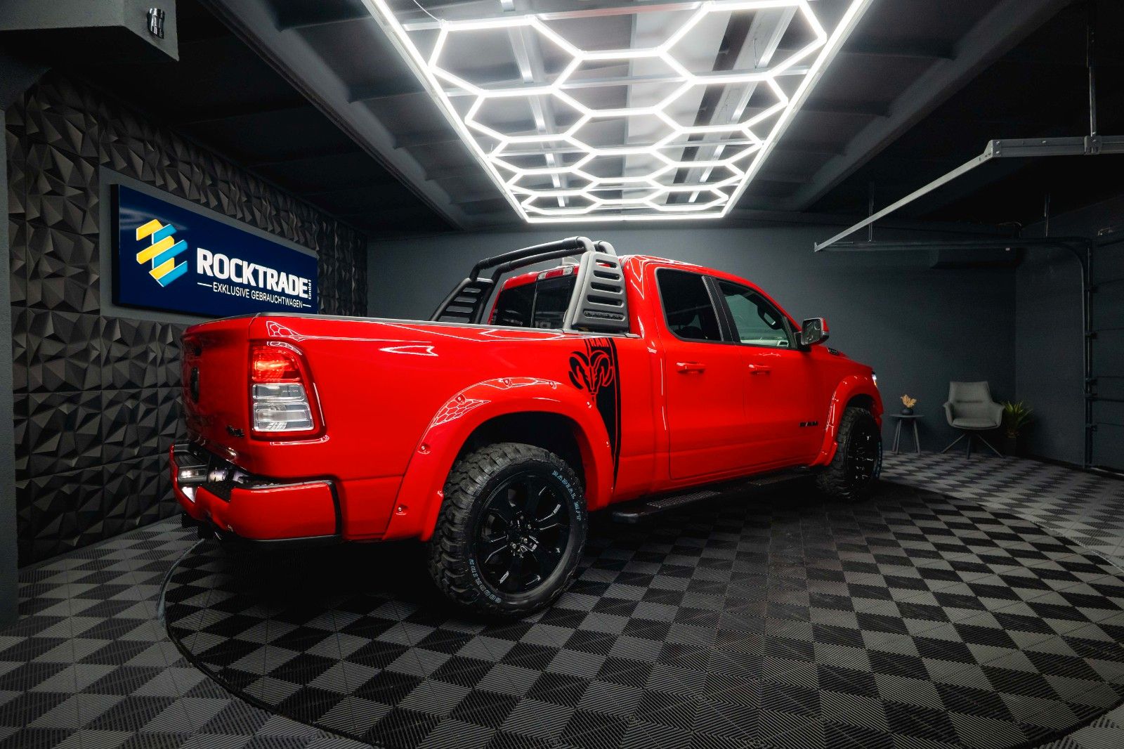 Fahrzeugabbildung Dodge RAM 5.7 V8 HEMI 4x4 OFFROAD Night-Paket *LED*19%