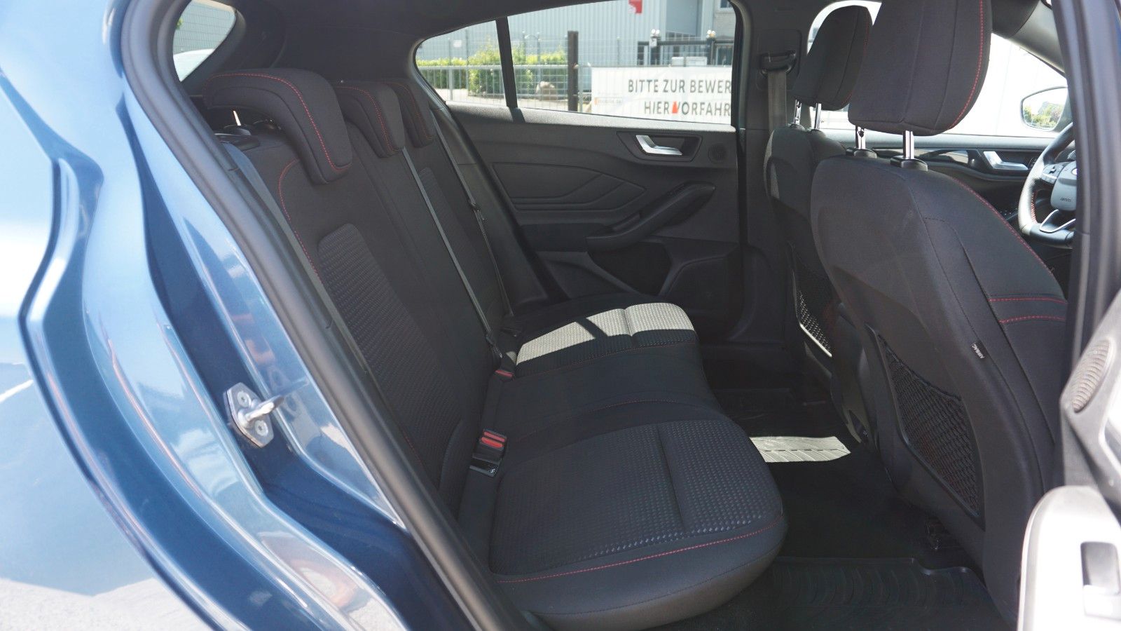 Fahrzeugabbildung Ford Focus Lim. ST-Line, LED, B&O Sound, Navi, Sport