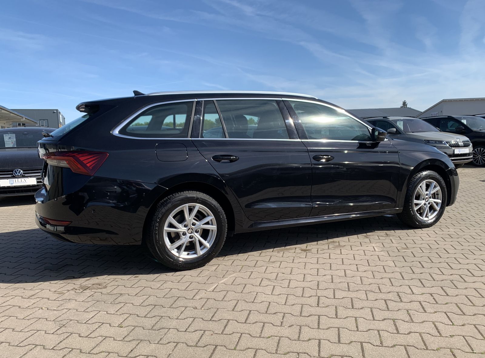 Fahrzeugabbildung SKODA Octavia 2.0 TDI*Matrix-Beam*HeadUp*Cam*Memory*