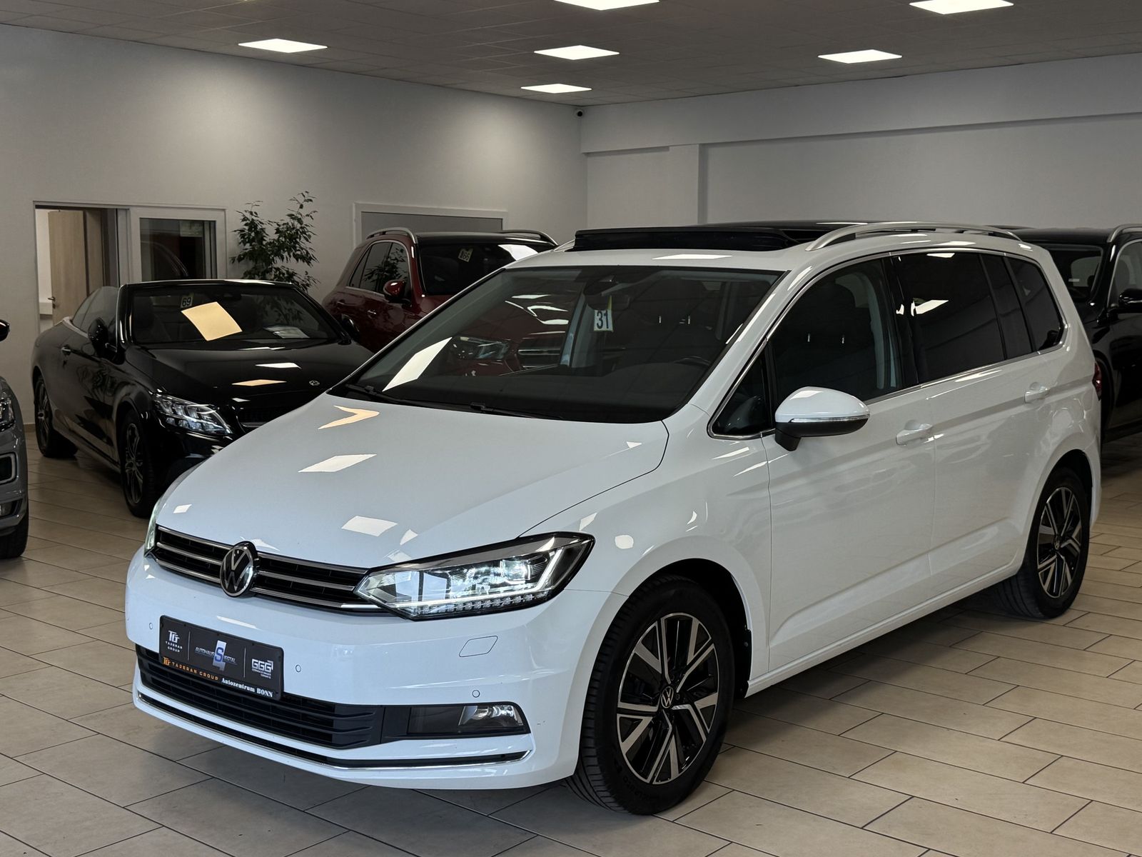 Volkswagen Touran Pano*AHK*LED*ACC*Navi*CarPlay*W-Paket*1H