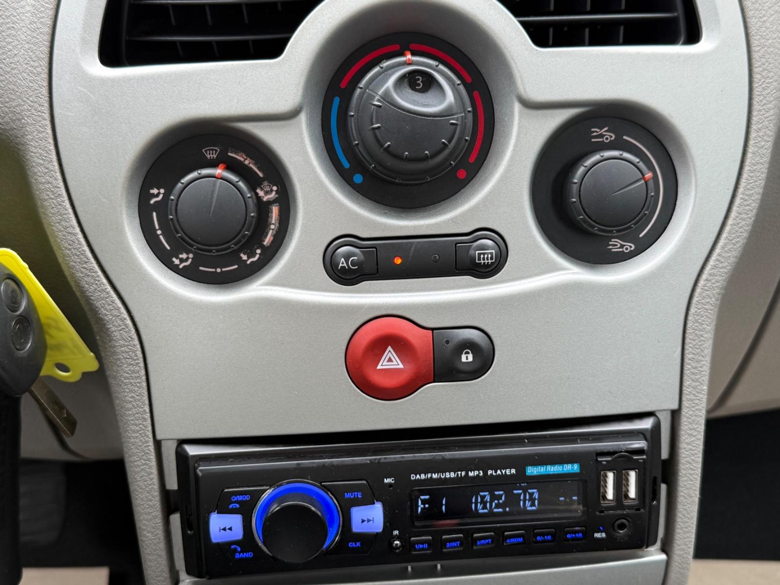 Renault Modus Dynamique HU 10 / 2027