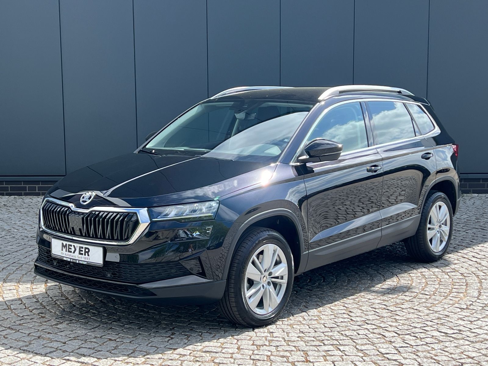 Fahrzeugabbildung SKODA Karoq Selection 1.5 TSI DSG *Standheizung, Kamer