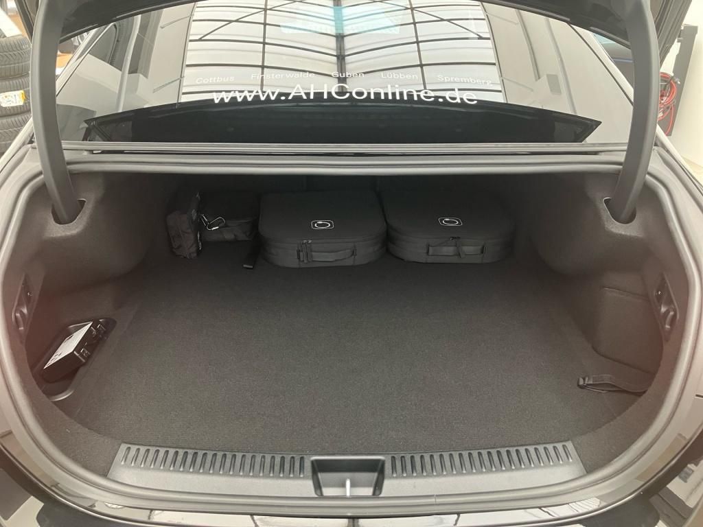 Fahrzeugabbildung Mercedes-Benz E 300 e Limousine +EDITION-AMG+AHK+20''Zoll+PANO