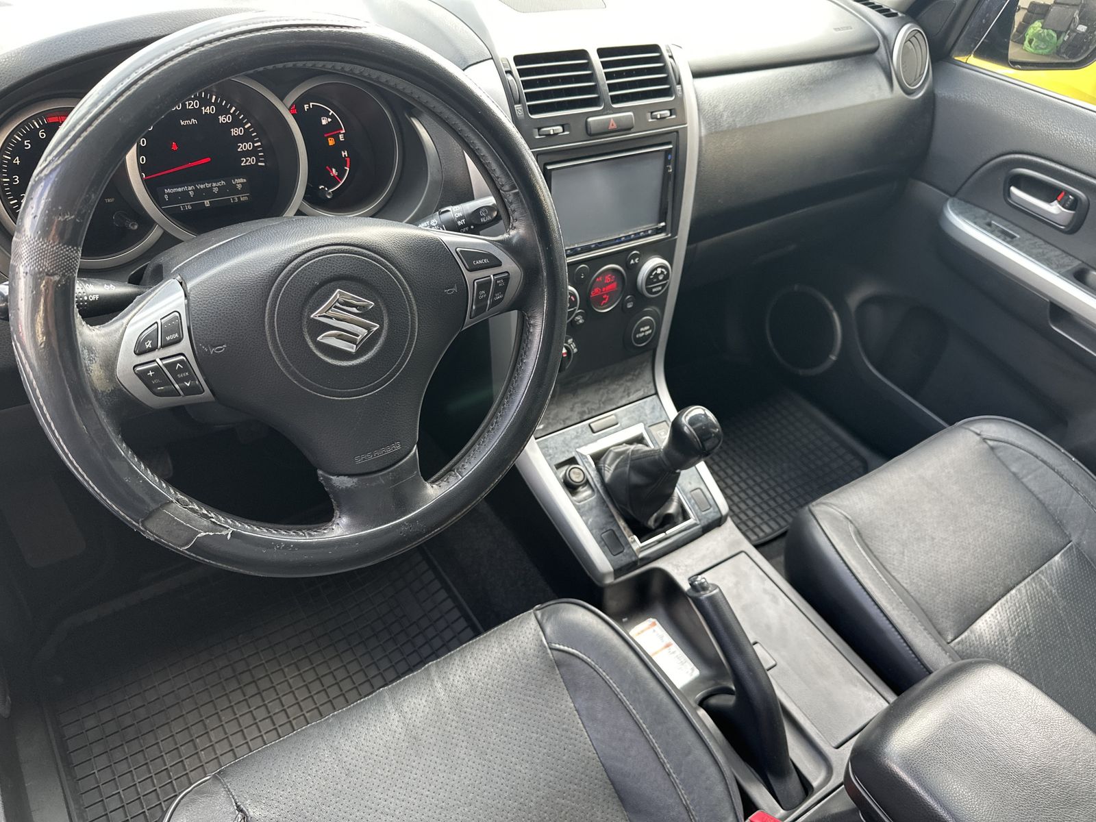 Fahrzeugabbildung Suzuki Grand Vitara 2.4 VVT Club AHK+LEDER+GLASDACH+TEM