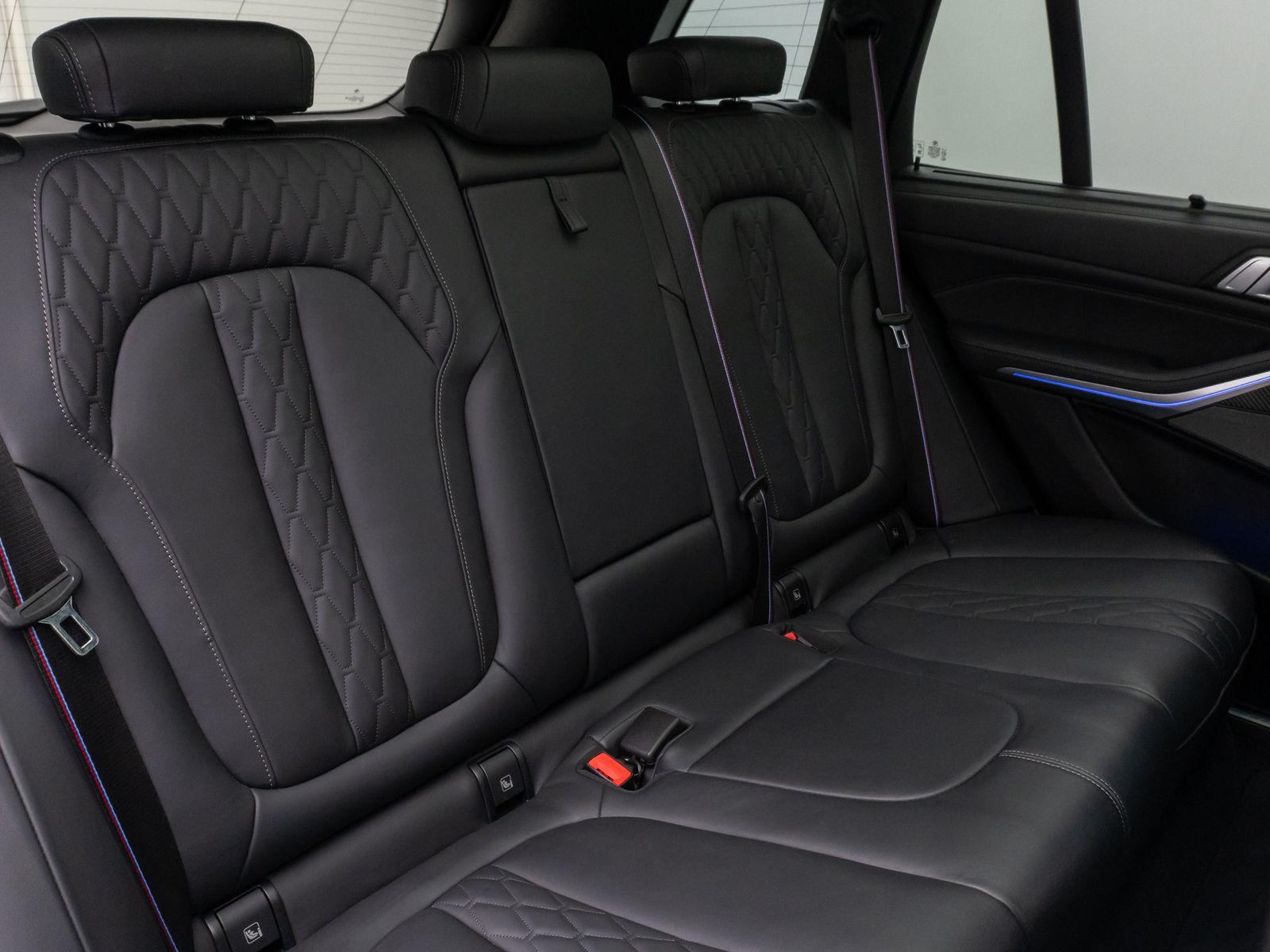 Fahrzeugabbildung BMW X5 M60i 360° HUD H/K SoftCl Panorama Sky Lounge