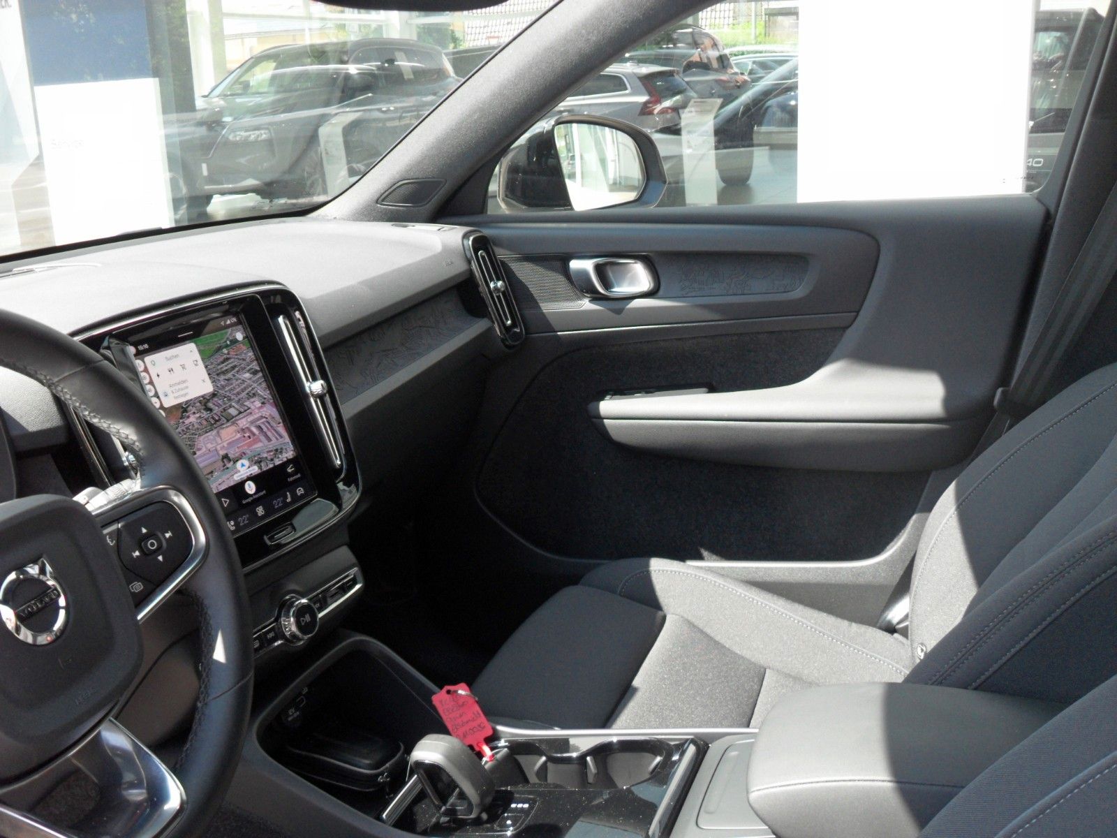 Fahrzeugabbildung Volvo XC 40 Plus Recharge Pure Electric 2WD |AHK | LED