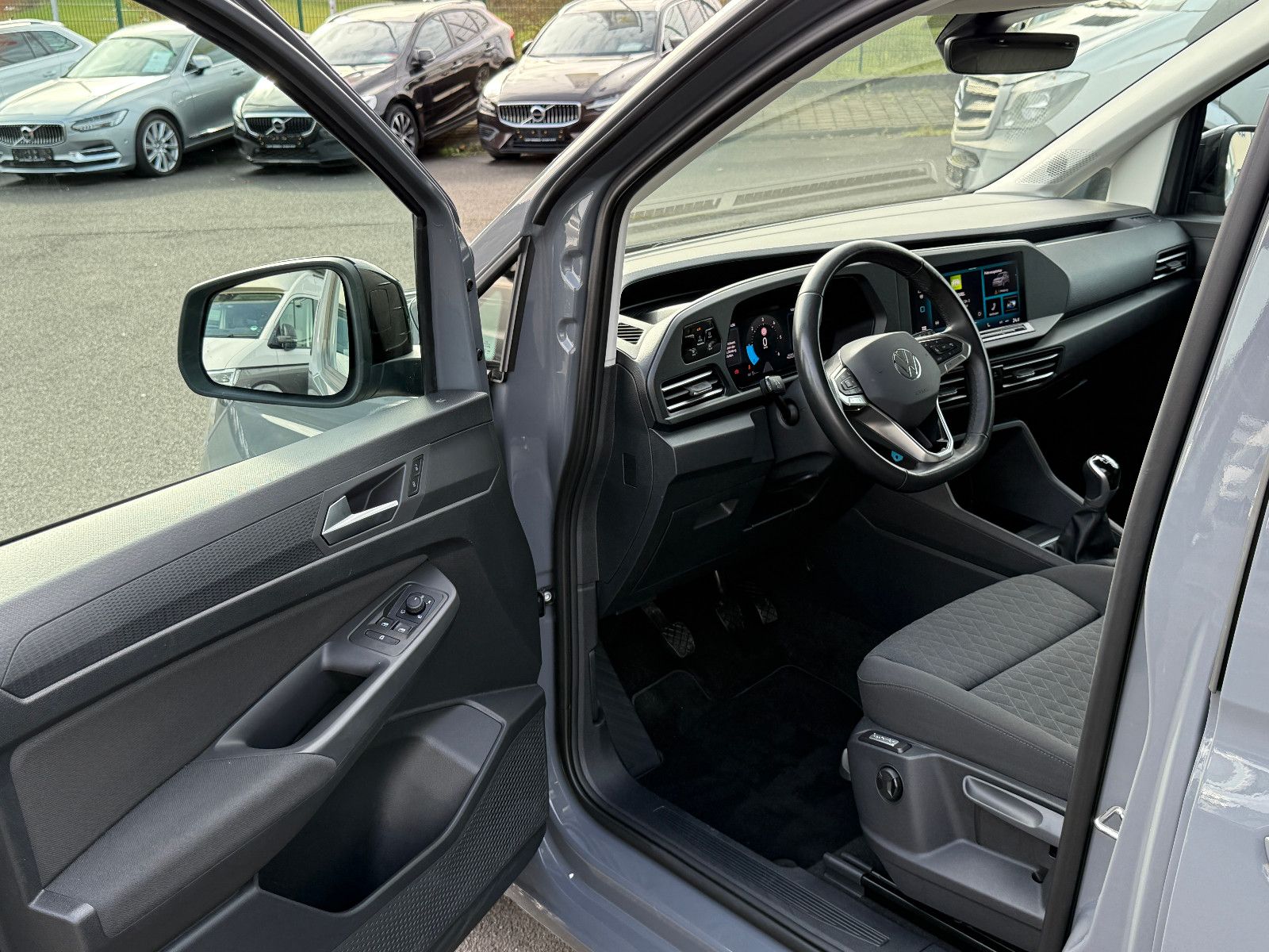 Fahrzeugabbildung Volkswagen Caddy Life Maxi 7-Sitzer ACC Blis DAB PDC SHZ