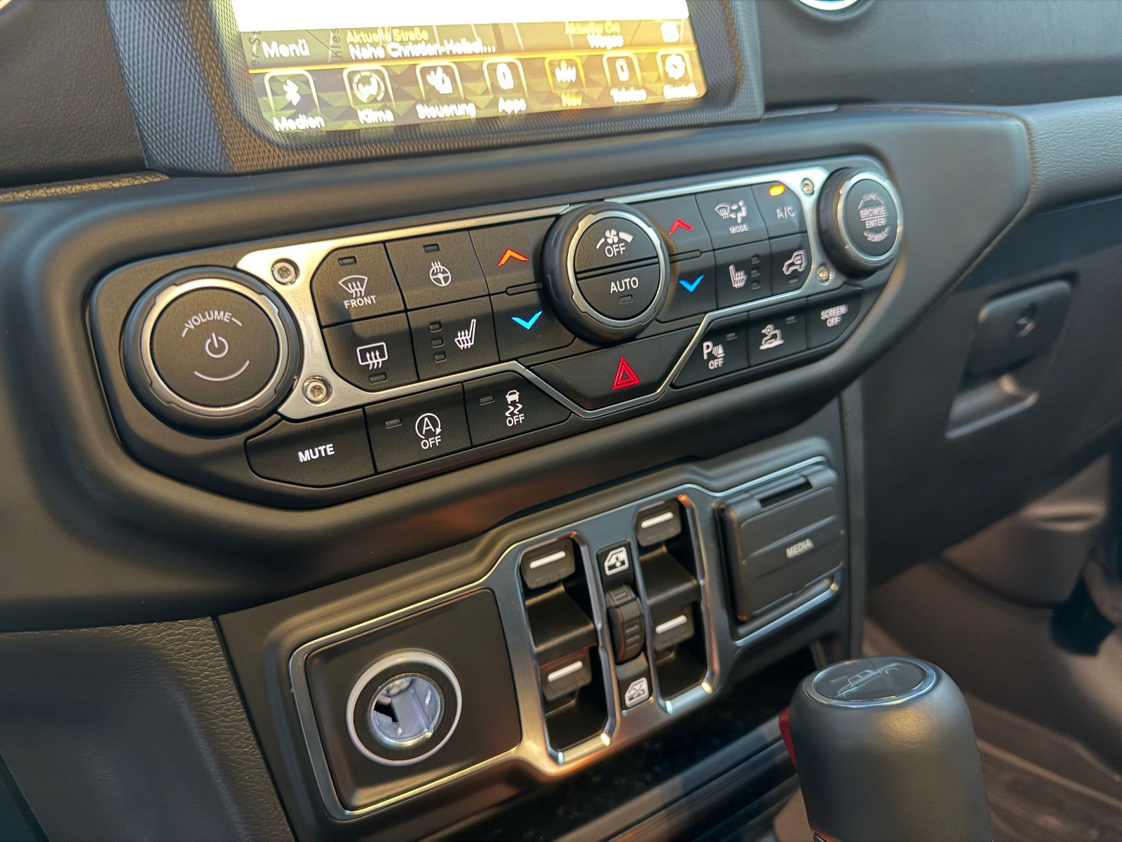 Fahrzeugabbildung Jeep Gladiator Overland 4WD/VOLL/NEUWAGENZUSTAND/