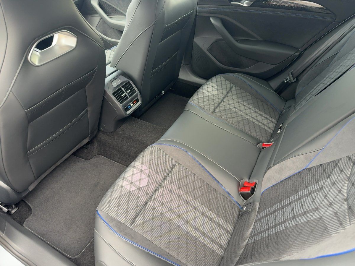 Volkswagen Passat - Bild 11