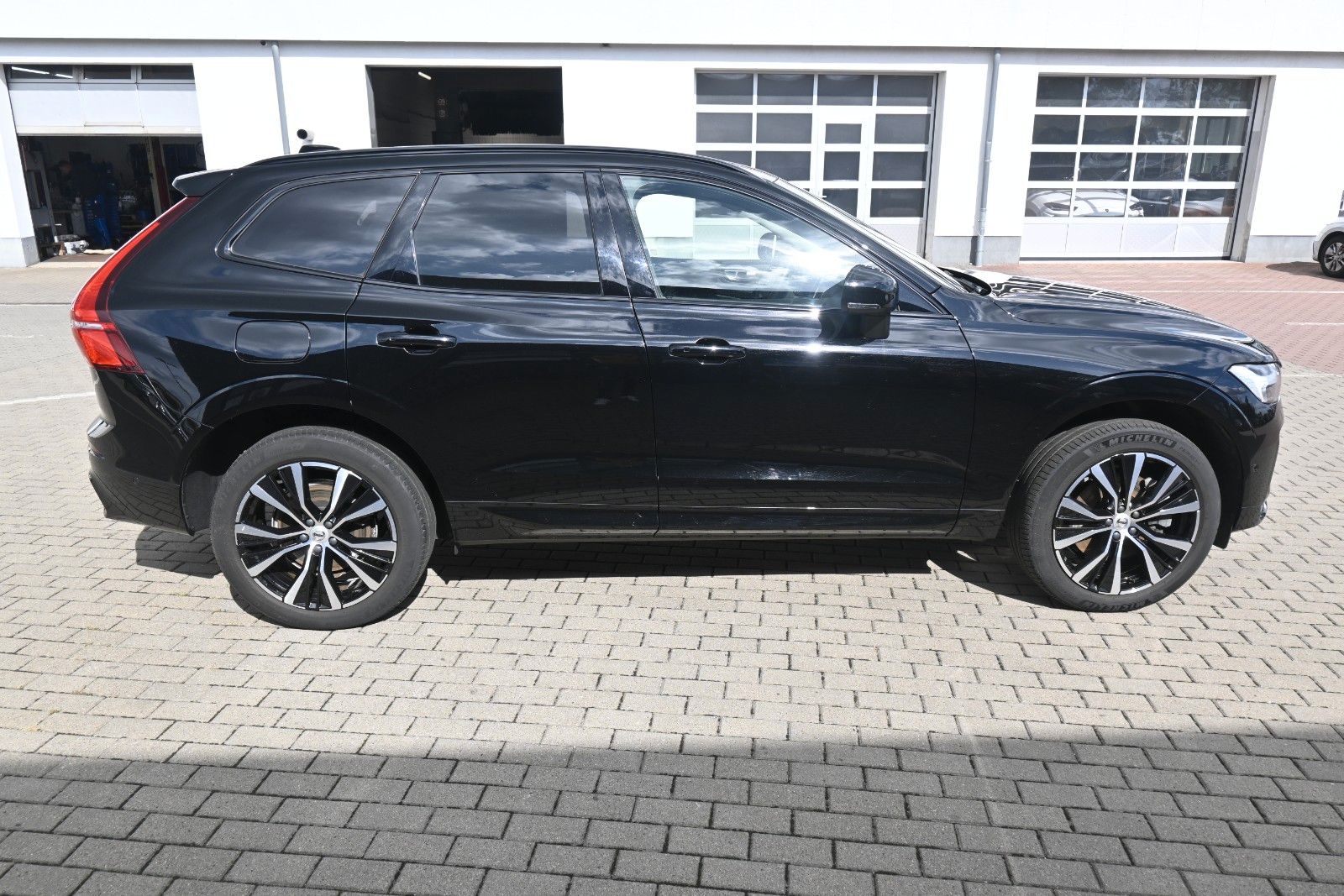 Fahrzeugabbildung Volvo XC60 B4 D AWD Ultimate Dark*STDHZG*360°*ACC*AHK