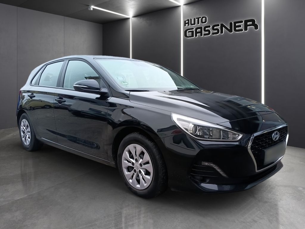 Fahrzeugabbildung Hyundai i30 1.4 M/T100 PS Navi RFK PDC Sitzheizung