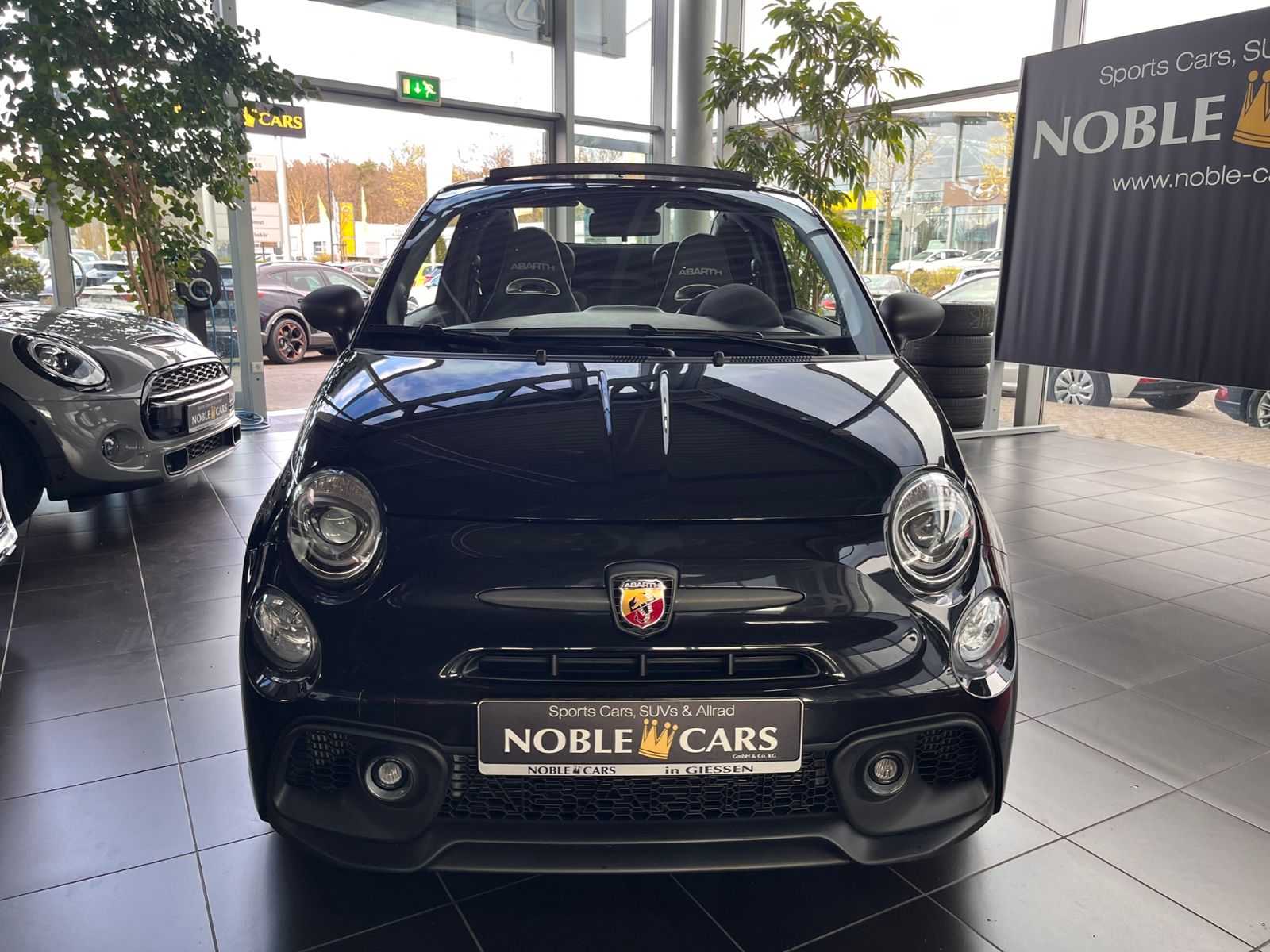 Fahrzeugabbildung Abarth 695C Cabrio KLIMA NAV BEATS LEDER