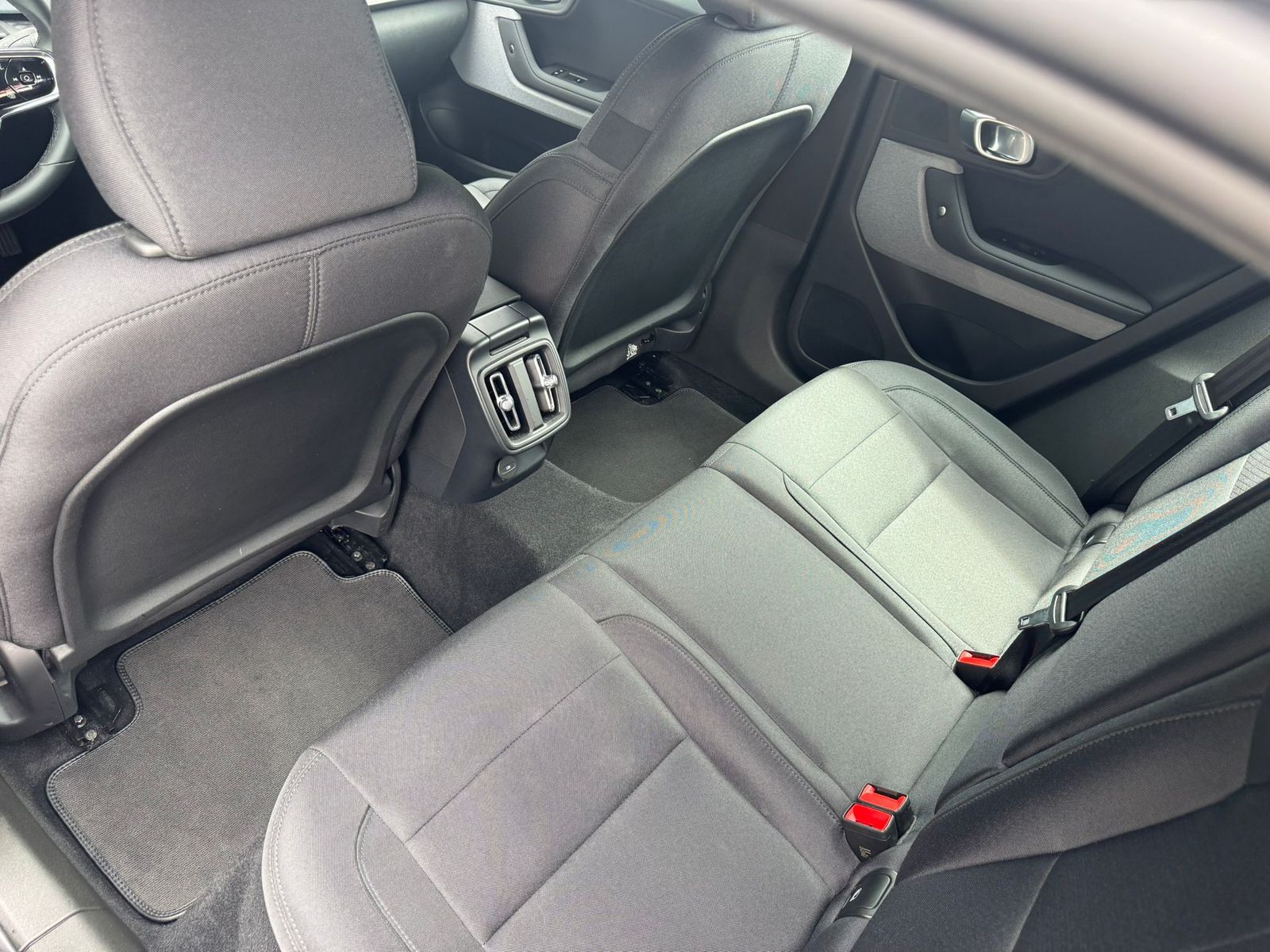 Fahrzeugabbildung Polestar 2 Standard Range SMNAVI+MEMO+SHZ+DAB+360°+19"