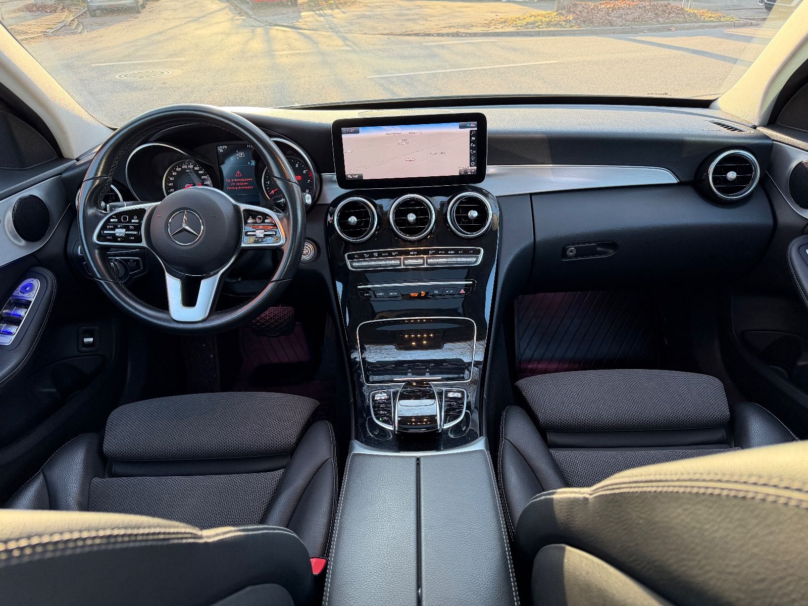 Fahrzeugabbildung Mercedes-Benz C 200 Lim. Avantgarde*SCHIEBEDACH*LED*ACC*TEILLE