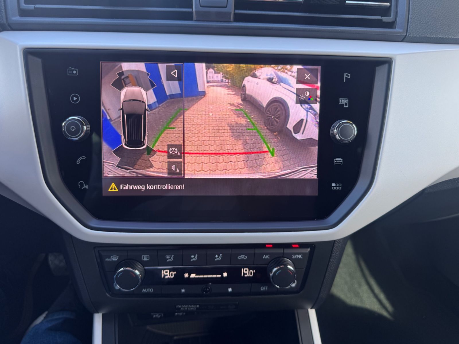 Fahrzeugabbildung SEAT Arona Xcellence LED+Navi+ACC+Lane
