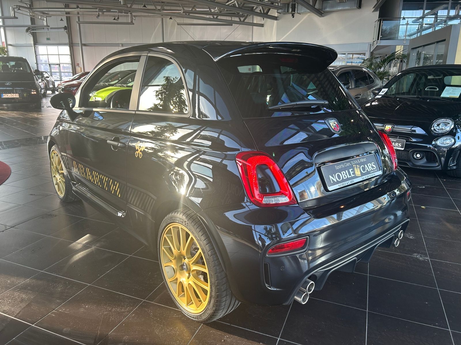 Fahrzeugabbildung Abarth 695 75 Anniversario 1.4 T-Jet BEATS