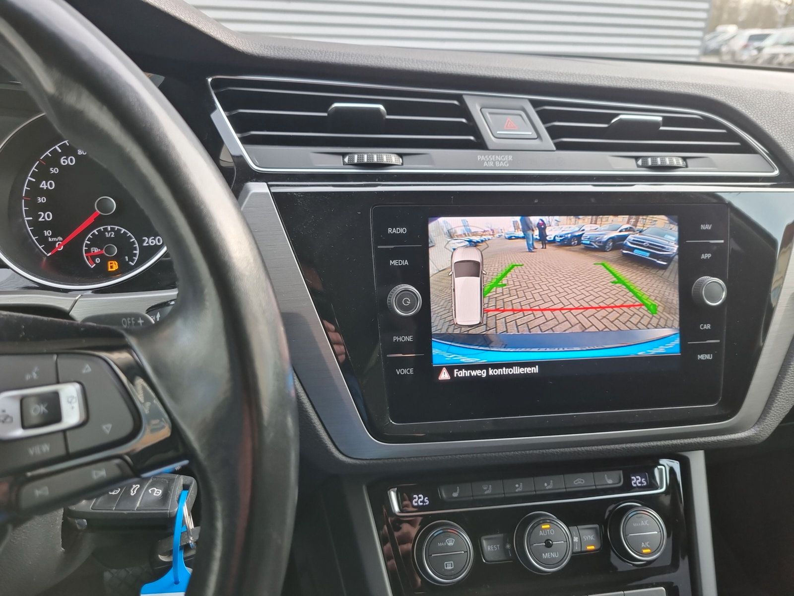Fahrzeugabbildung Volkswagen Touran 2.0 TDI DSG Comfortline NAVI KAMERA eKLAP