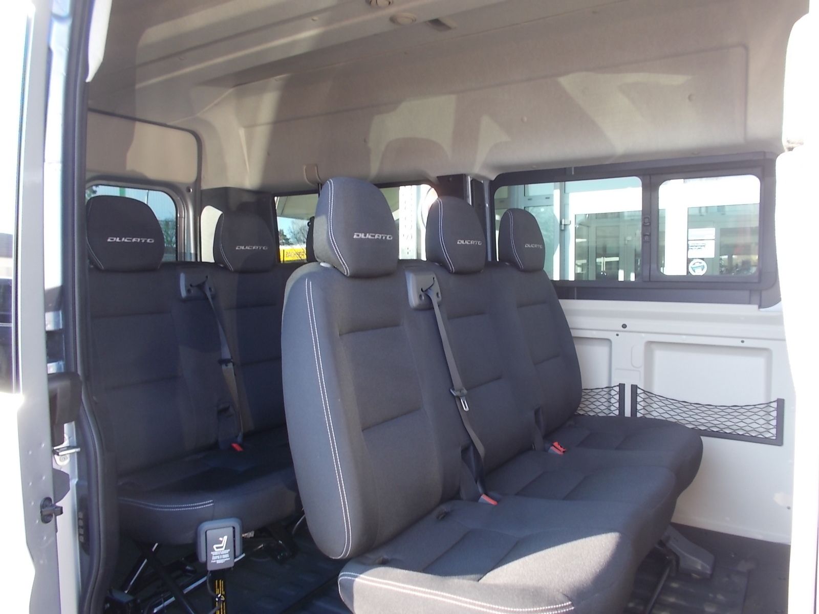 Fahrzeugabbildung Fiat Ducato Kombi 33 L2H2 140 Multijet + 9 Sitzer