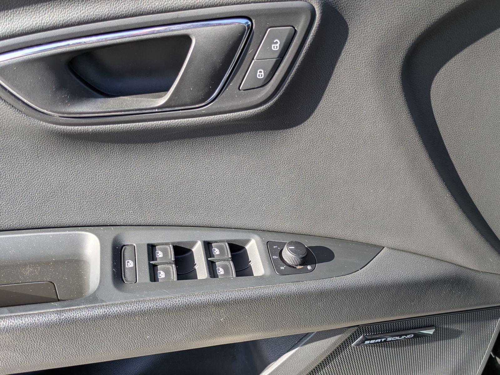 Fahrzeugabbildung SEAT Leon 1.4 TSI FR SCHIEBE-GLAS*KAMERA*LED*DAB*TEMP