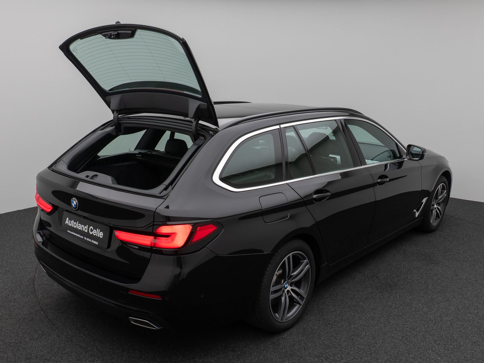 Fahrzeugabbildung BMW 530i xD Panorama Kamera Laser HUD HiFi Komfort
