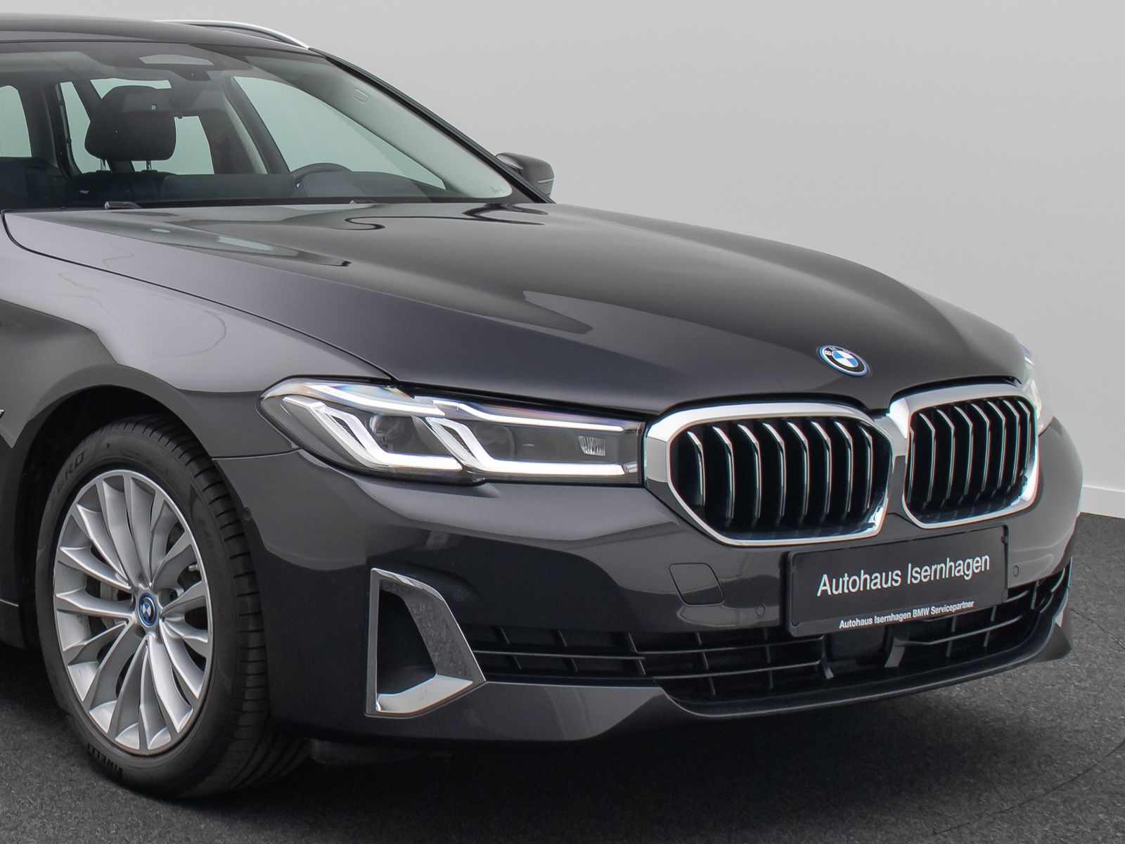 Fahrzeugabbildung BMW 530e xD LuxuryLine Panorama Laser Kamera HUD H/K