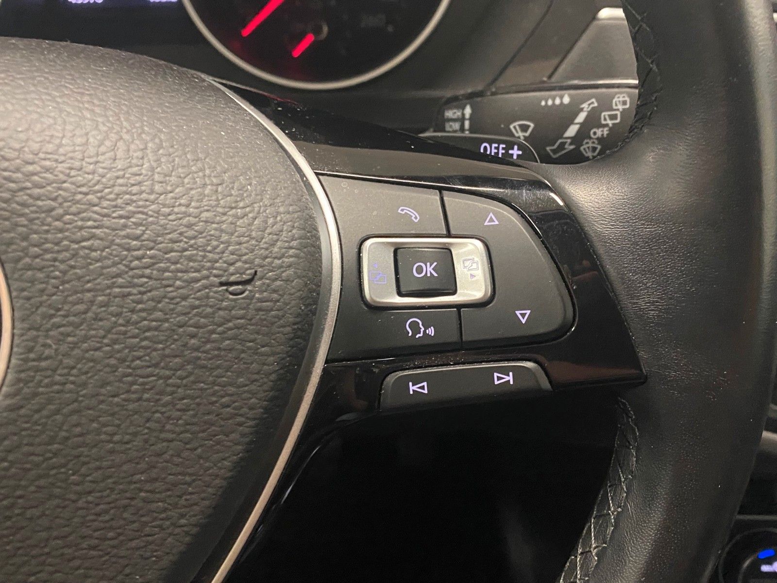 Fahrzeugabbildung Volkswagen Tiguan 1.4 TSI ACT DSG Trendline+NAVI+LED+TEMPOM