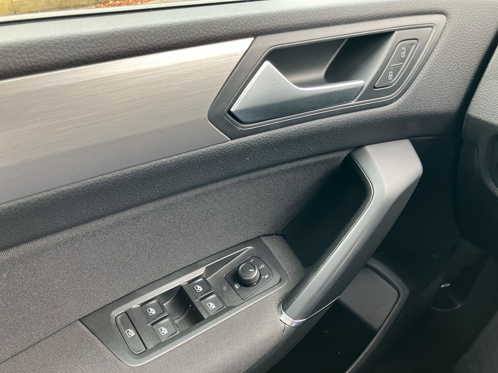 Fahrzeugabbildung Volkswagen Touran Comfortline DSG LED ACC 16" PDC SHZ WeCon