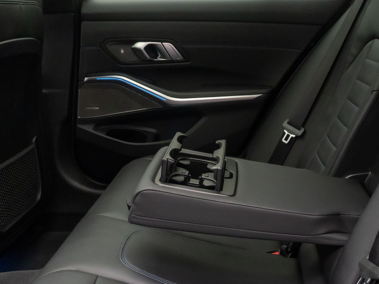 Fahrzeugabbildung BMW 330e xD M Sport 360&deg; HUD Panorama Individual 19"