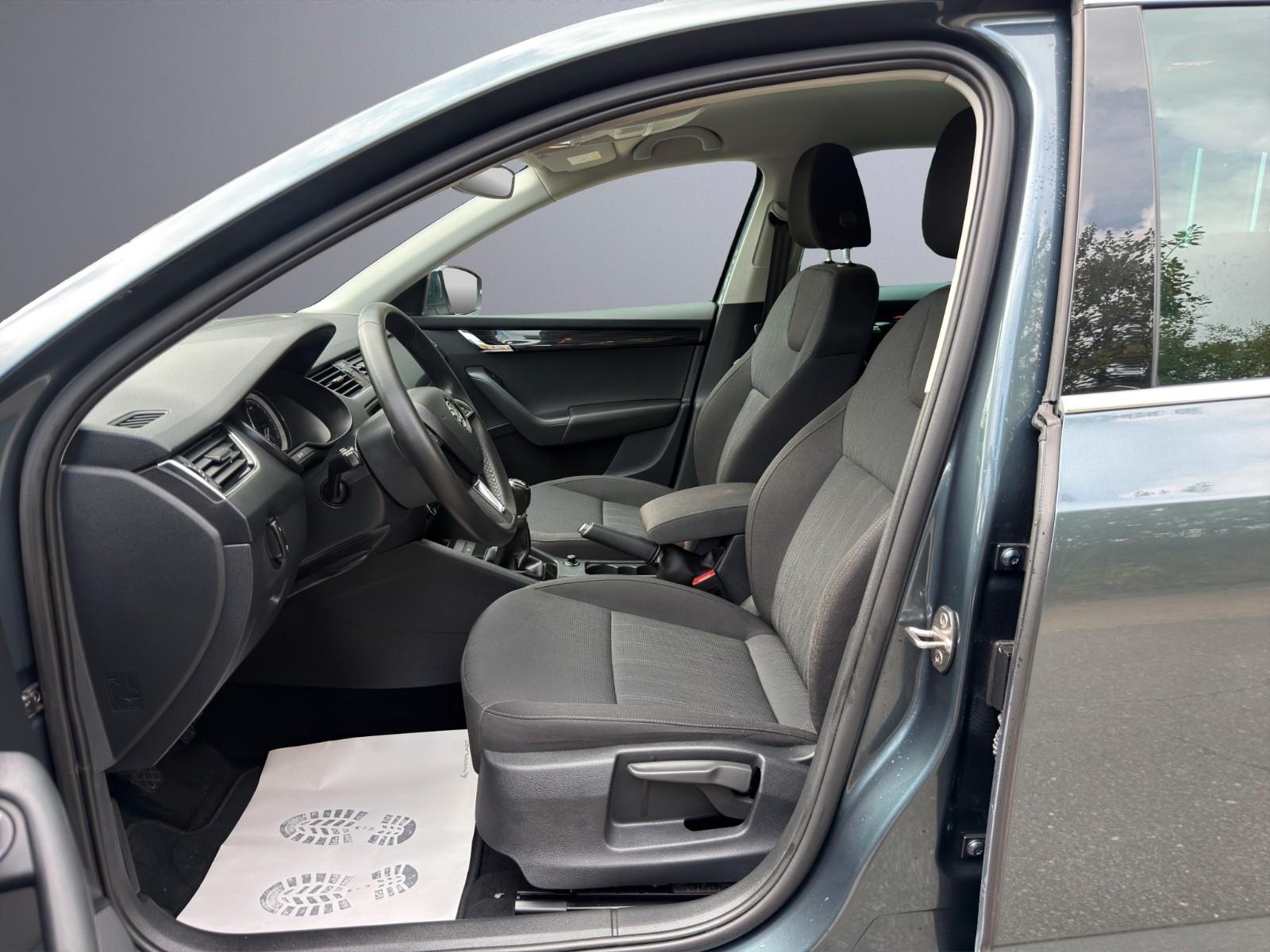 Skoda Octavia Combi Style LED/Keyless/CarPlay/PDC