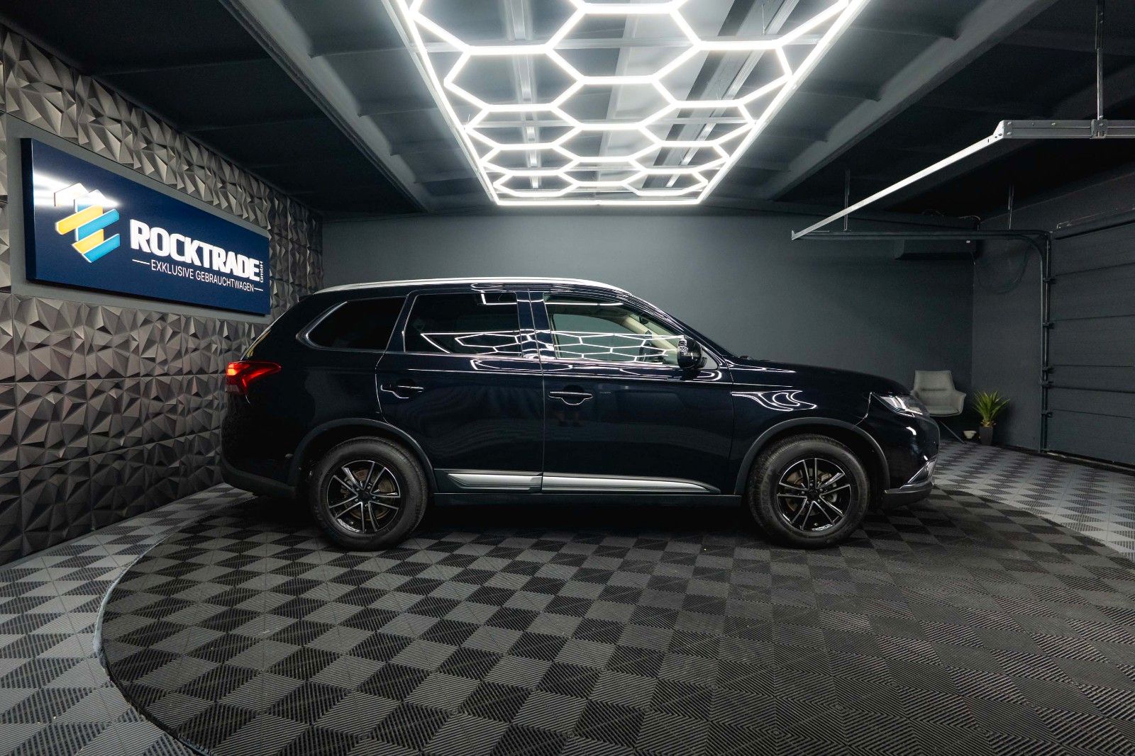 Fahrzeugabbildung Mitsubishi Outlander Edition 100 2WD | DAB | Kamera | 1Hand