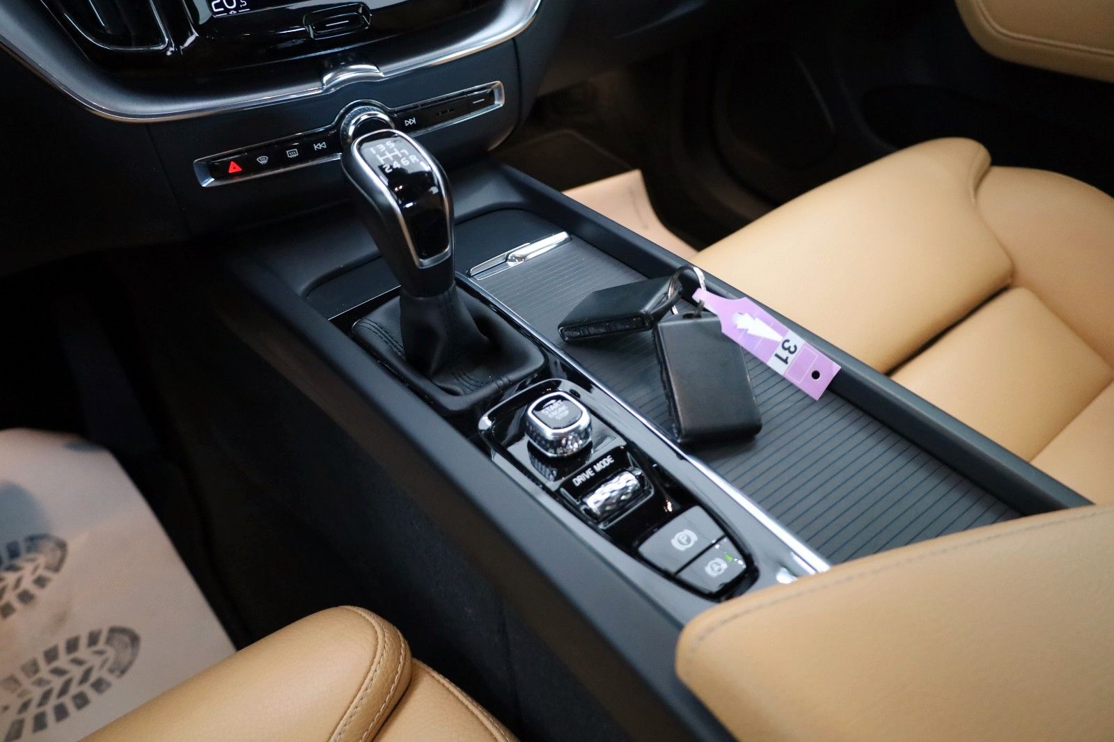 Fahrzeugabbildung Volvo XC60 D4 Momentum Pro,Leder,Navi,LED,Carplay,PDC