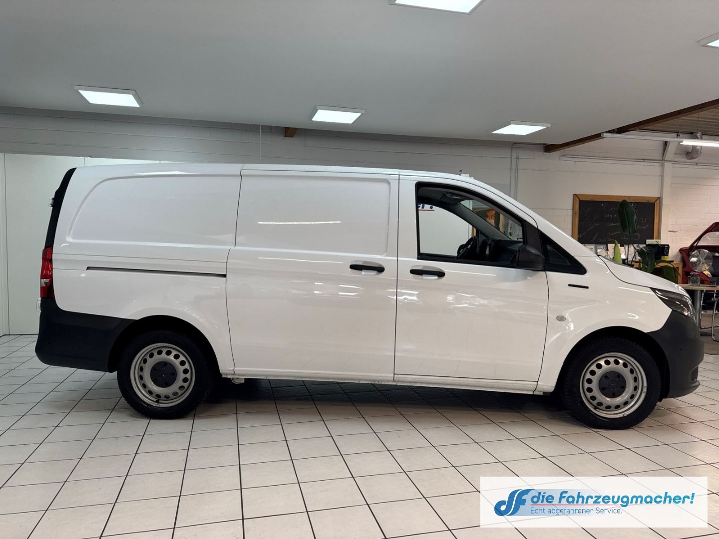 Fahrzeugabbildung Mercedes-Benz Vito Kasten 112 e lang DAB SHZ Rückfahrkam. Notb
