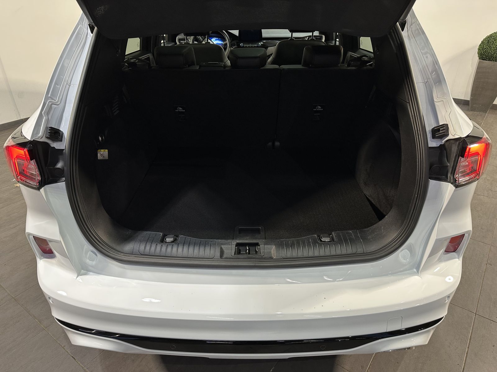 Fahrzeugabbildung Ford Kuga Plug-In Hybrid ST-Line X NAV+LED+AHK+PANO