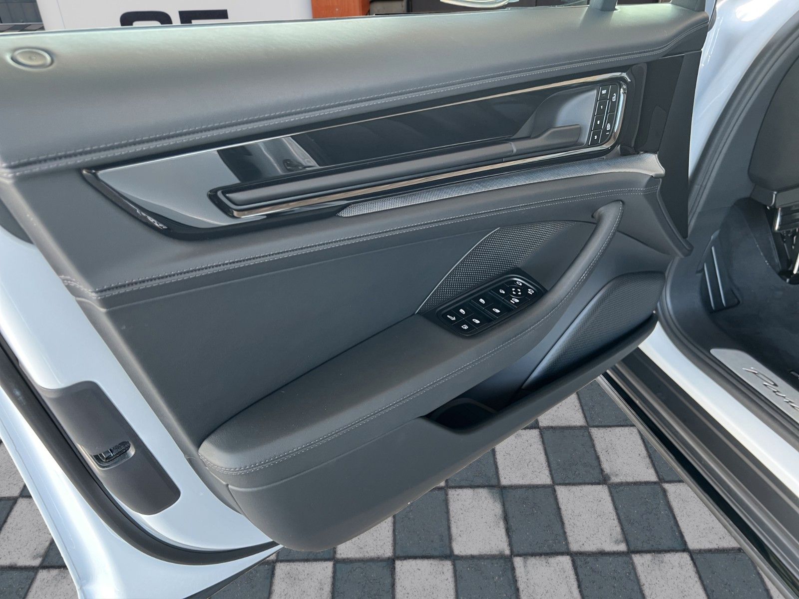 Porsche Panamera 4 E-Hyb Sport Design Sportabgas 21 Alu foto 17