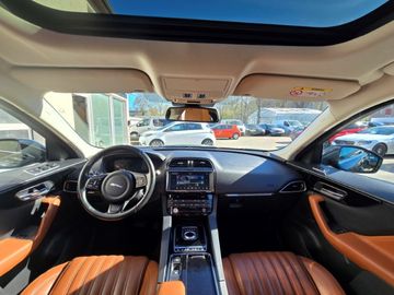 Jaguar F-Pace - 11