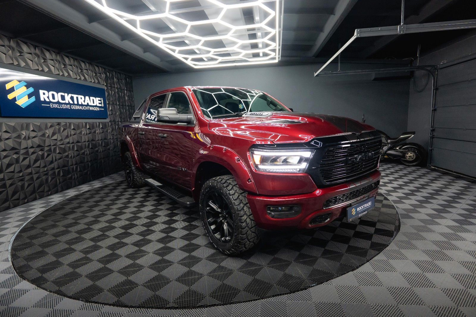 Fahrzeugabbildung Dodge RAM 5.7 V8 HEMI 4x4 OFFROAD NIGHT-Edition LED