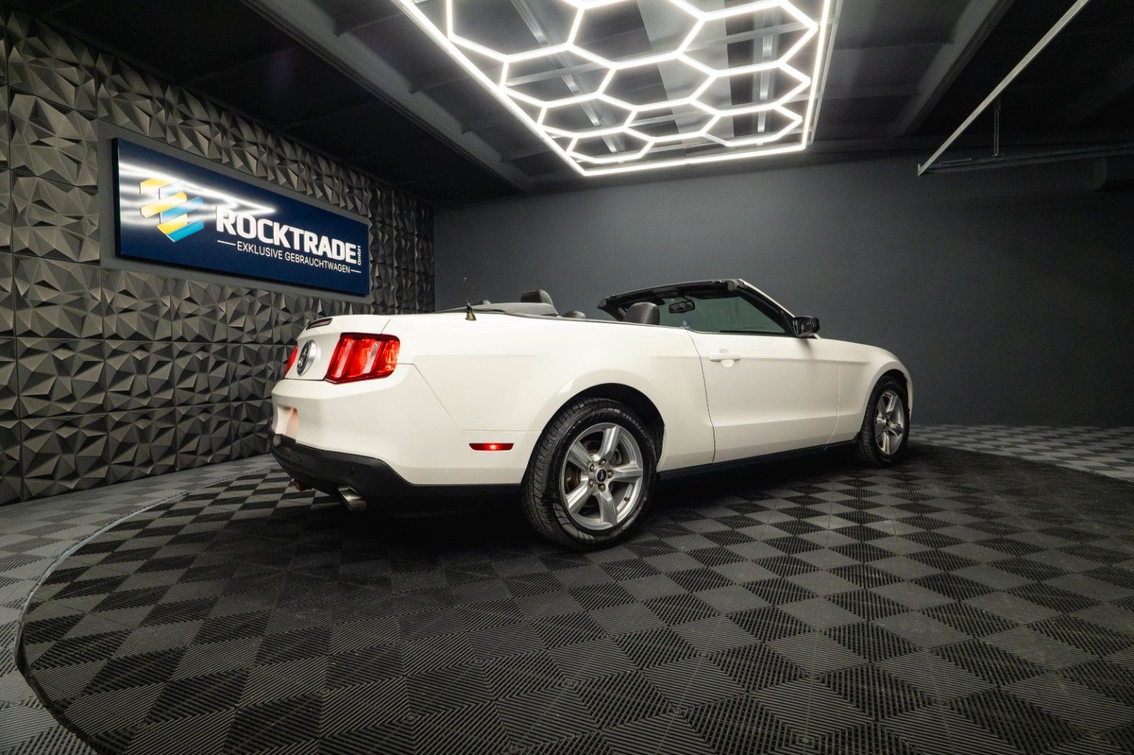 Fahrzeugabbildung Ford Mustang 3.7 V6 GT Cabrio | TÜV 2028 | 4Season