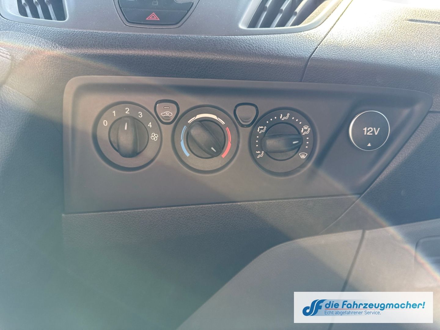 Fahrzeugabbildung Ford Transit Custom Kombi 300 L1 2.2 TDCi *1847 *EXPO