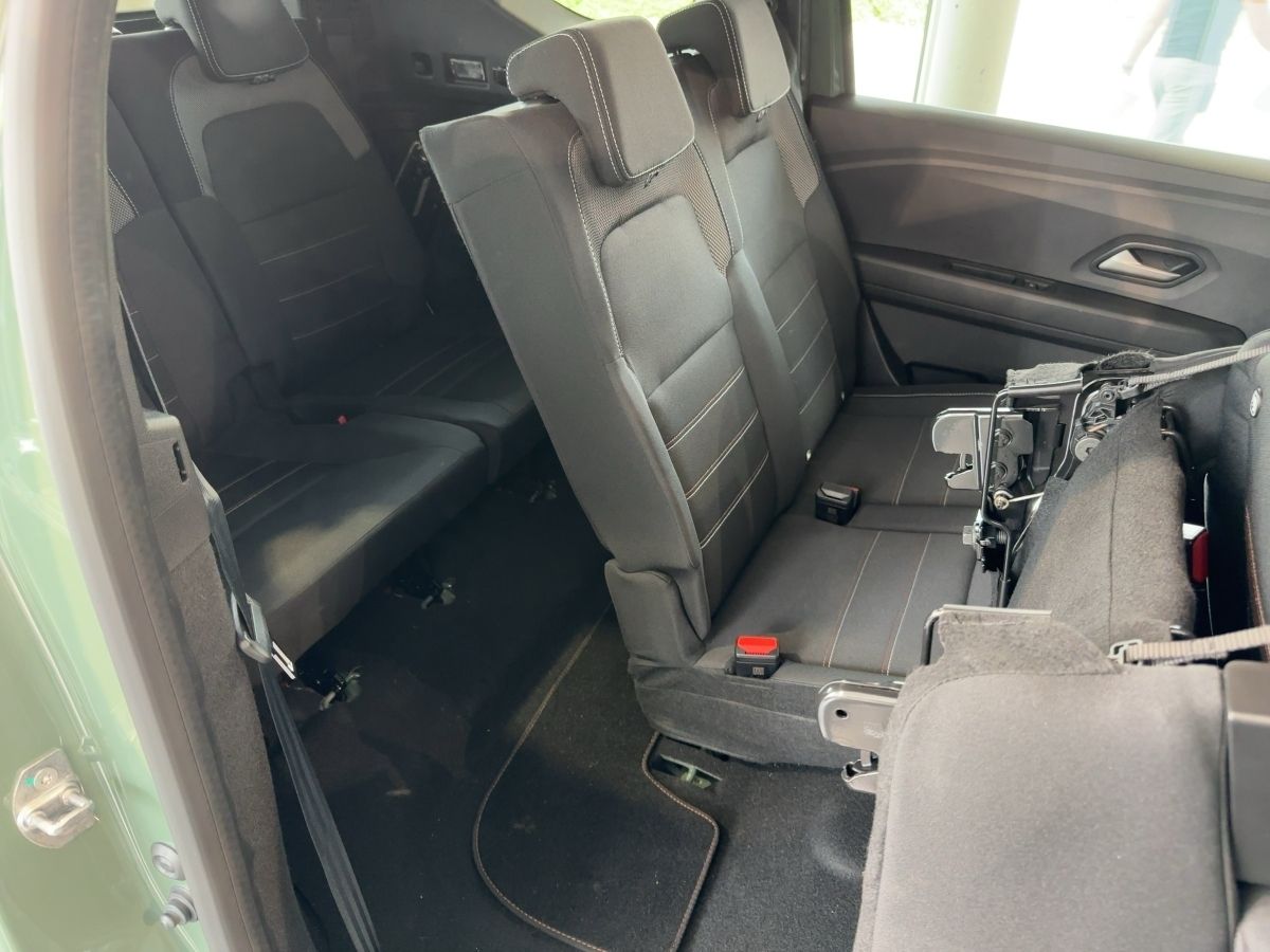 Fahrzeugabbildung Dacia Jogger Extreme+ TCe 110 7-Sitzer Navi SHZ Kamera