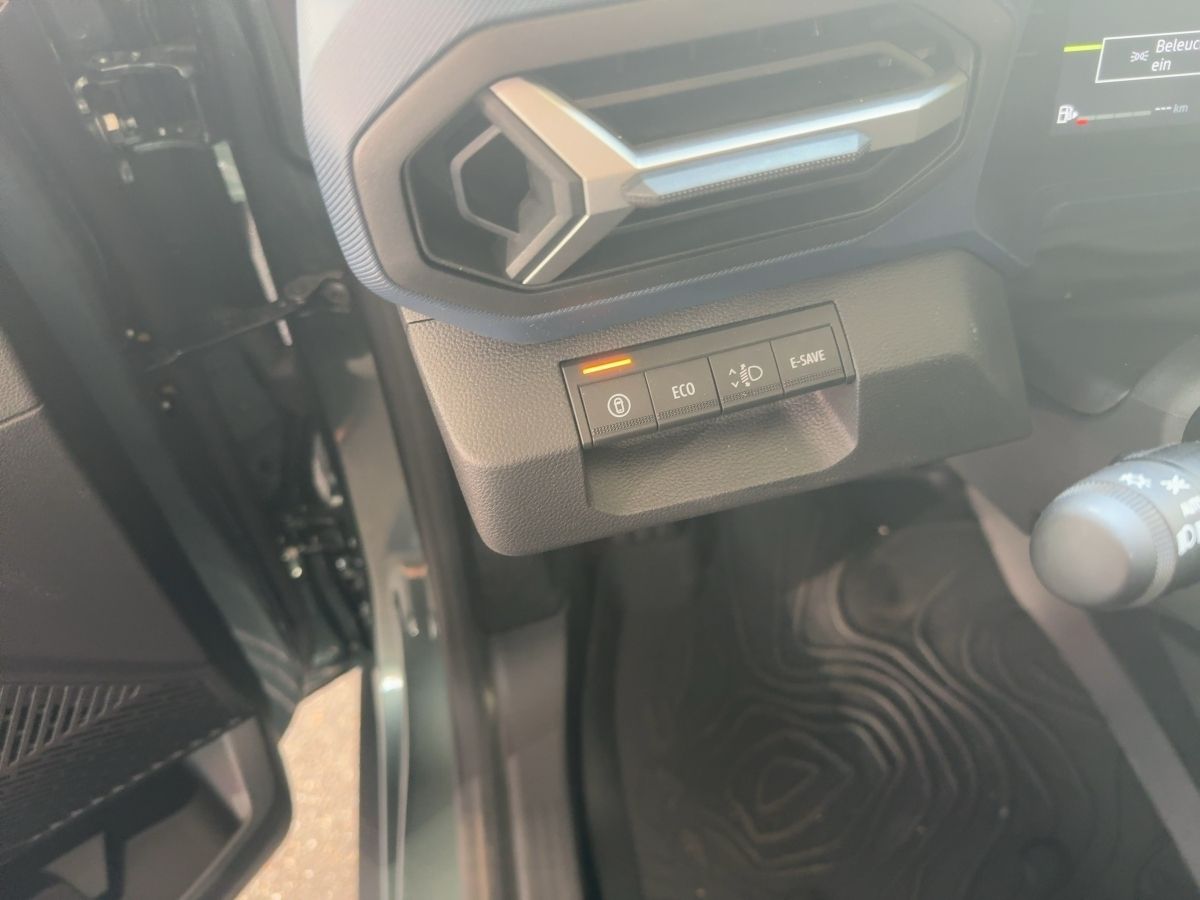 Fahrzeugabbildung Dacia Duster Journey Hybrid 140