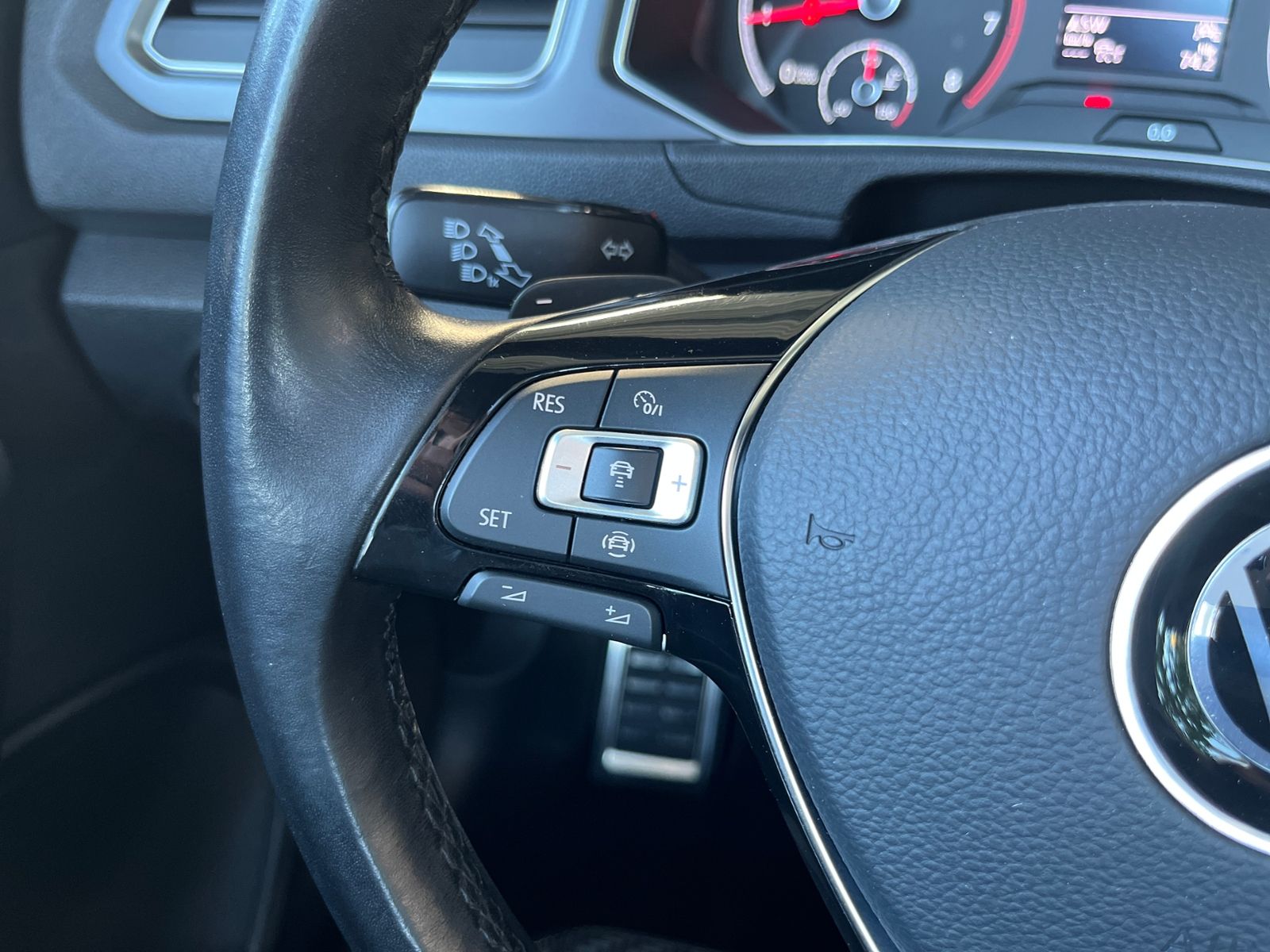 Fahrzeugabbildung Volkswagen T-Roc Cabriolet  R-Line Black ACC LED NAV RFK