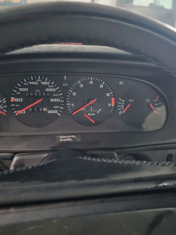 PORSCHE 944 1989