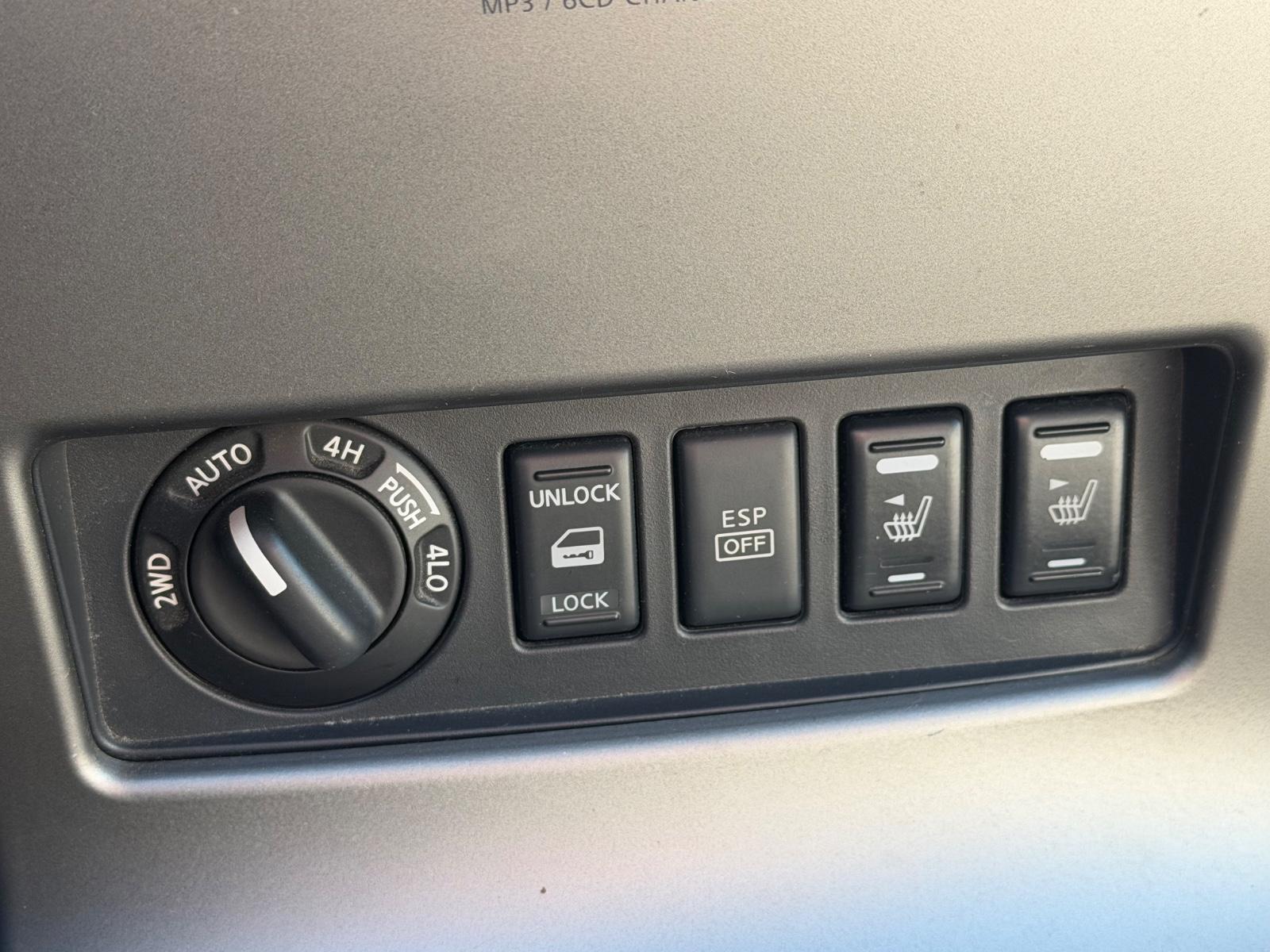 Nissan Pathfinder LE 2.5 dCi 171 ch BVA 4x4 / 7 places / 1ère main / Toit ouvrant / Cuir / Caméra de recul